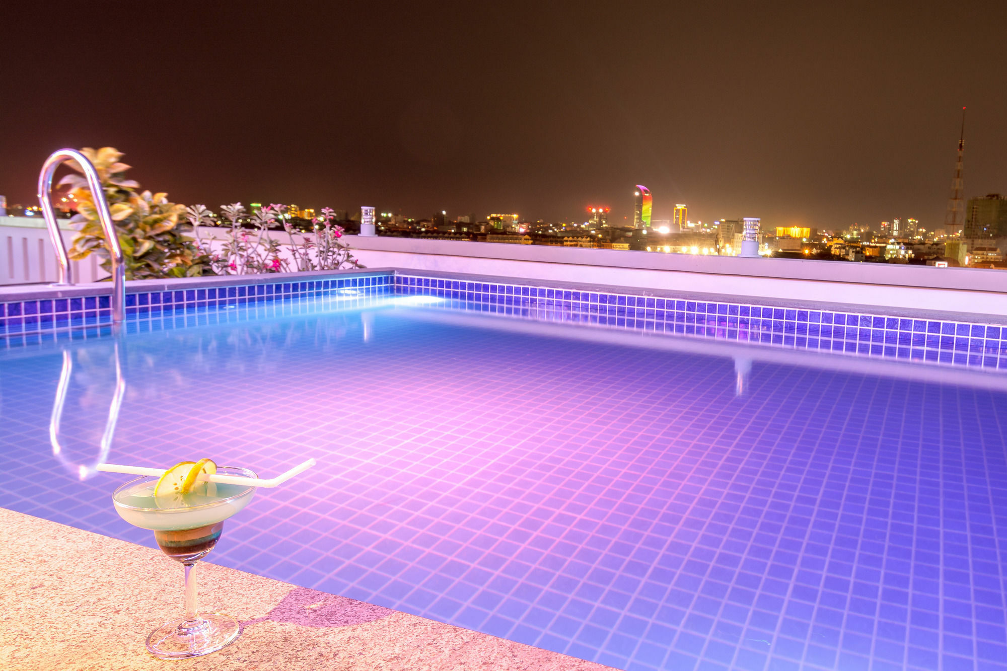 Raksmey Suo Hotel Phnom Penh Exterior photo